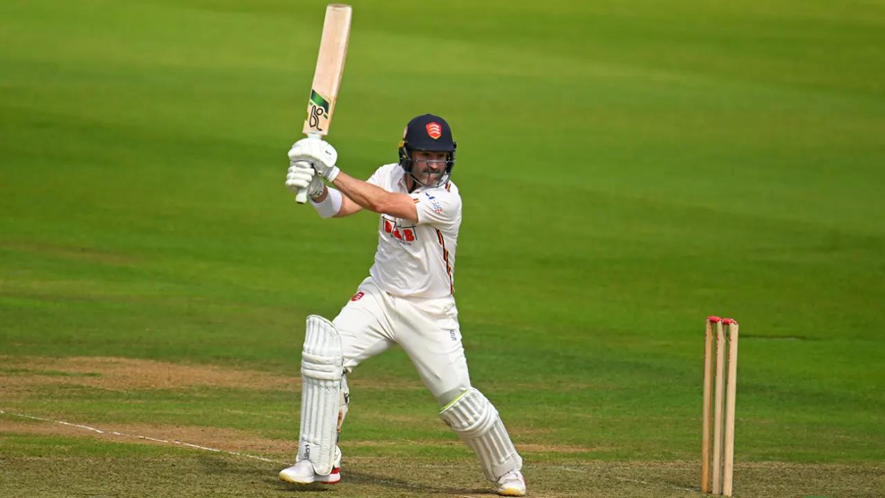 Elgar, Westley lead Surrey down from champions' pedestal