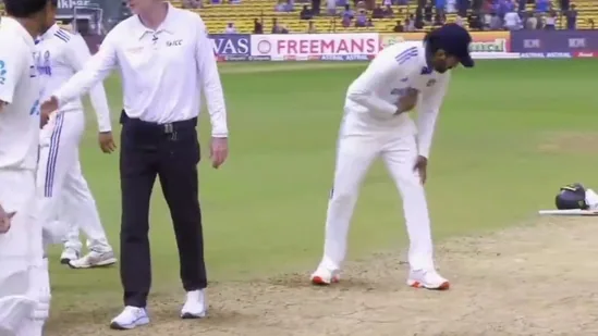 KL Rahul's mysterious bowing gesture on Bengaluru pitch sparks speculation about his future with Team India