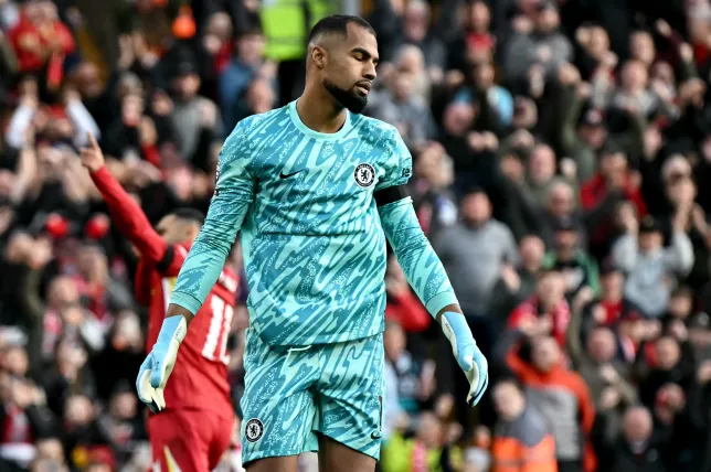 Enzo Maresca calls for Chelsea to replace 'liability' star following Liverpool defeat