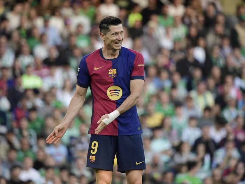 Lewandowski Leads Barcelona's Champions League Campaign Against Borussia Dortmund